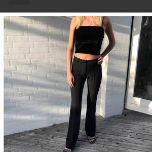Kostymbyxor design by si - Så snygga kostymbyxor som är mid Rise och extra långa!! Storlek xs