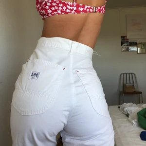 Lee Jeans  - Vintage Lee Jeans i storlek 36/38. Säljer de för att jag behöver pengar:) Jag står för frakten, inte du🥳