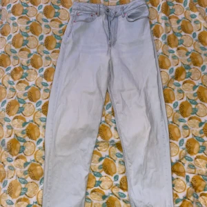 Jeans  - Fina jätte ljusblå Jens / vita 