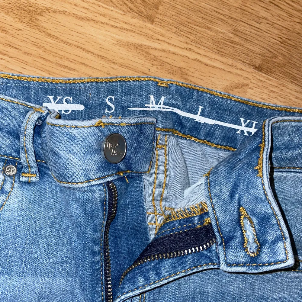 Jeans för 7-10 år. Bra skick. Köparen står för frakt . Jeans & Byxor.