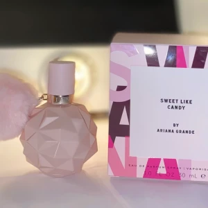 Parfym - Ariana grande parfym, sweet like candy, använd ca 1 gång , 54 kr spårbart i frakt
