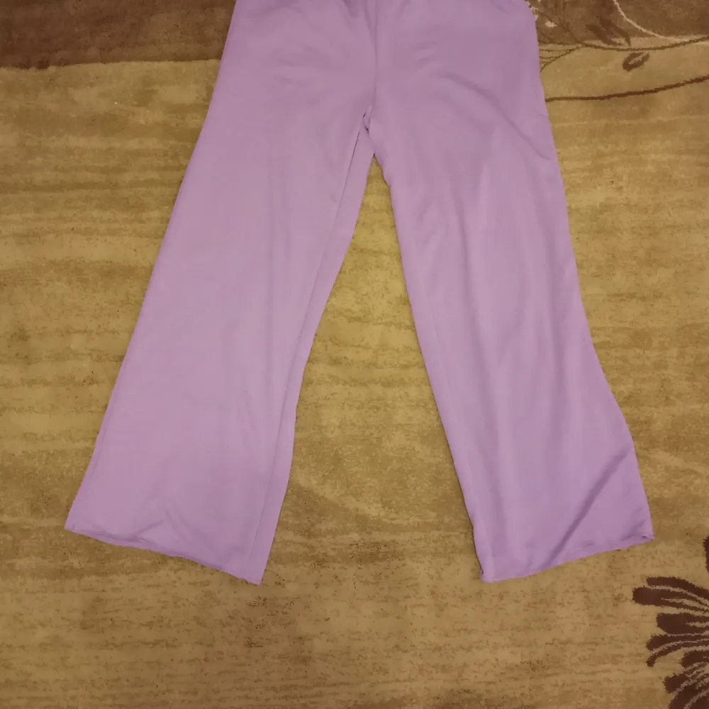 The pants is really nice never worn and pretty good  for all events.. Jeans & Byxor.