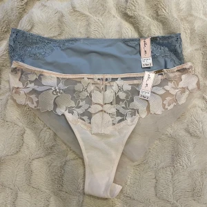 Trosor  - Oanvända trosor i stl: S, prislapparna sitter kvar.  Få bägge för 100kr 