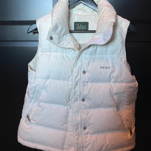 Peak performance väst - Superfin väst från peak performance som inte kommer till användning längre