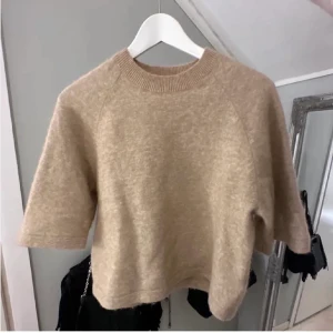 & other stories  - Stickad tröja från & other stories! Aldrig använd då jag köpte den i fel storlek🫶🏼  Slutsåld på hemsidan