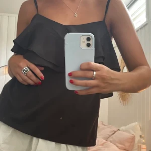 Linne - Säljer ett linne, sitter bäst på xs/s. Köpare står för frakt💗