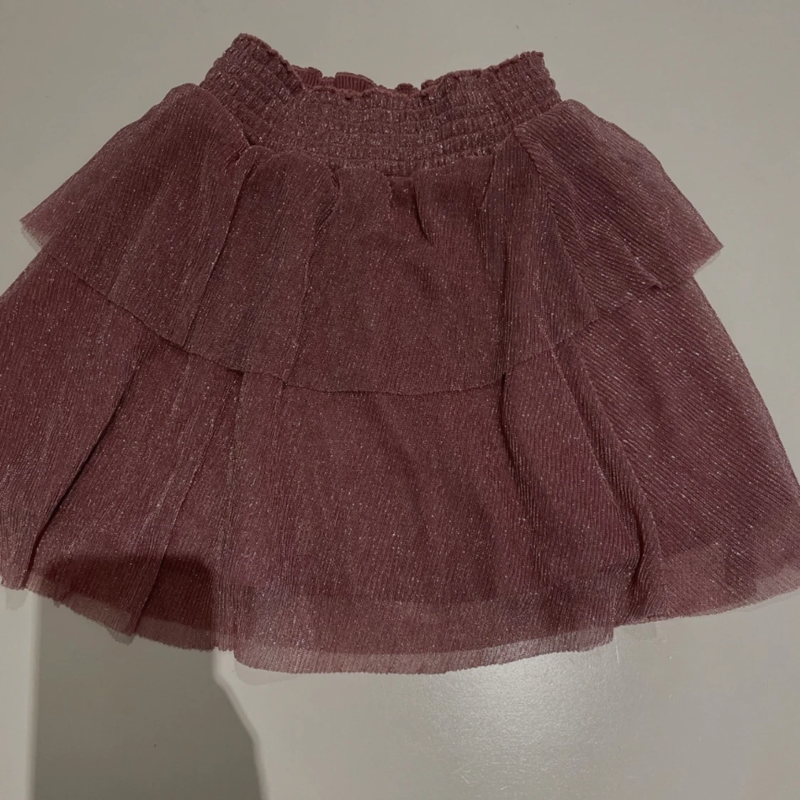 Glittrig kjol i rosa strl 128 