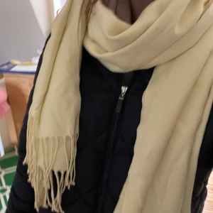 kashmir halsduk - halsuk i kashmirmix som inte kommer till så myxket användning💞💞