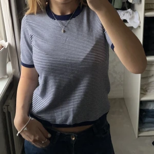 Stickad t-shirt - Stickad t-shirt från Zara. Aldrig använd 