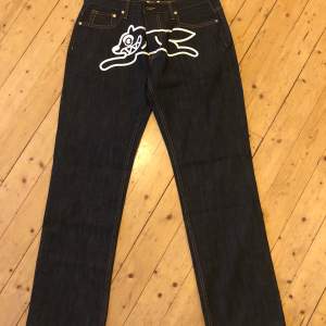 Billionaire Boys Club Running Dog Jeans, aldrig använda, säljer eftersom de var för små, köpta ifrån pandabuy. 1:1 rep