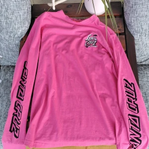 Santa Cruz sweatshirt - Oanvänd Santa Cruz sweatshirt. Storlek Medium. Pris kan diskuteras.