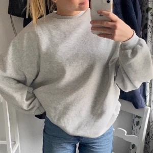 Grå sweatshirt - Mycket oversized! Från Nelly. 