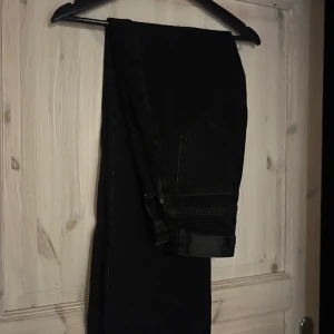 Svarta Jeans - Oanvända jeans skriv för fler bilder