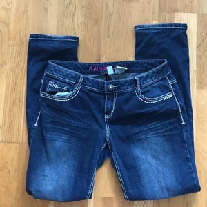 Rainbow jeans - Lågmidjade jeans från märket rainbow, köpta på sellpy. Liknande true religion