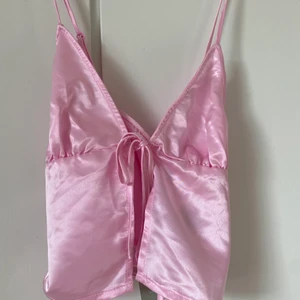 Rosa linne - Gulligt rosa linne från h&m, köpt på rean för 30kr, aldrig använt och prislapp kvar på💕