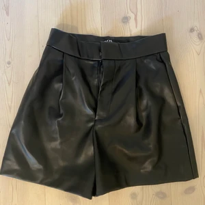 zara lädershots - Lädershorts från Zara