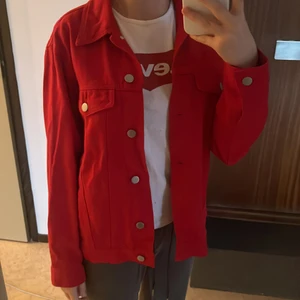 Hej -  Här säljer jag vår / höstjacka