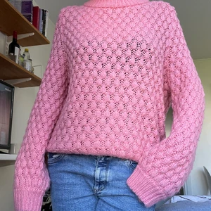 Rosa virkad/stickad tröja  - Super fint skick och nästan aldrig använd 💞