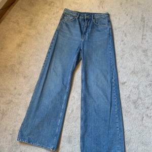 Jätte snygga monki jeans. Köpta för ett par år sedan men använda bara ett fåtal gånger. Säljer då om är för små för mig tyvärr<3 Kan mötas upp och skicka  