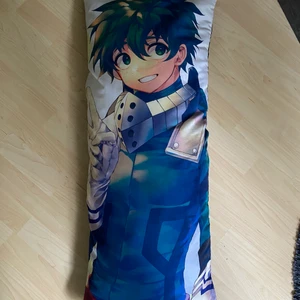 Full body pillow ( my hero academia)  - It’s quite new and very good quality. It’s quite big though if you like smaller pillows 💀