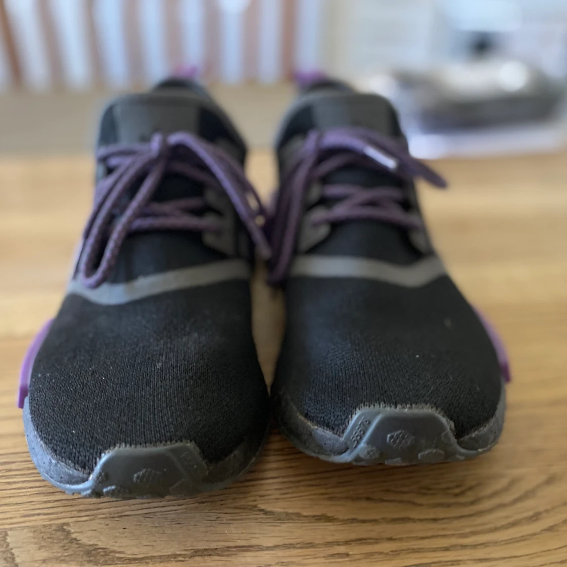 Nmd_r1 purple black strl 39 1/3 ny pris 1500kr - 91