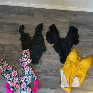 Baddräkt  - Oanvända och med plastskyddet kvar. Passar storlek M 200 för alla