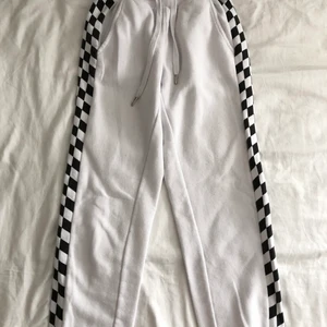 Vita mjukisbyxor - Vita mjukisbyxor från New Yorker. Bra skick