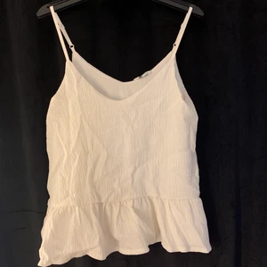 Volang topp - Vit volang topp från bikbok