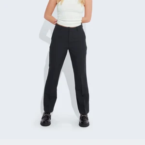 Kostymbyxor  - Säljer mina kostymbyxor för att dom är för små. Änvända fåtal gånger så dom är i nyskick. Pris går att diskutera. Köparen står för frakt. 