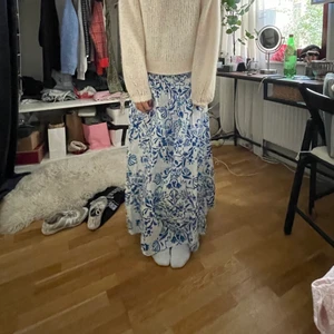 Långkjol hm - Helt ny långkjol/ klänning ifrån hm som är helt ny med lappen kvar och aldrig använd❤️👍🏼