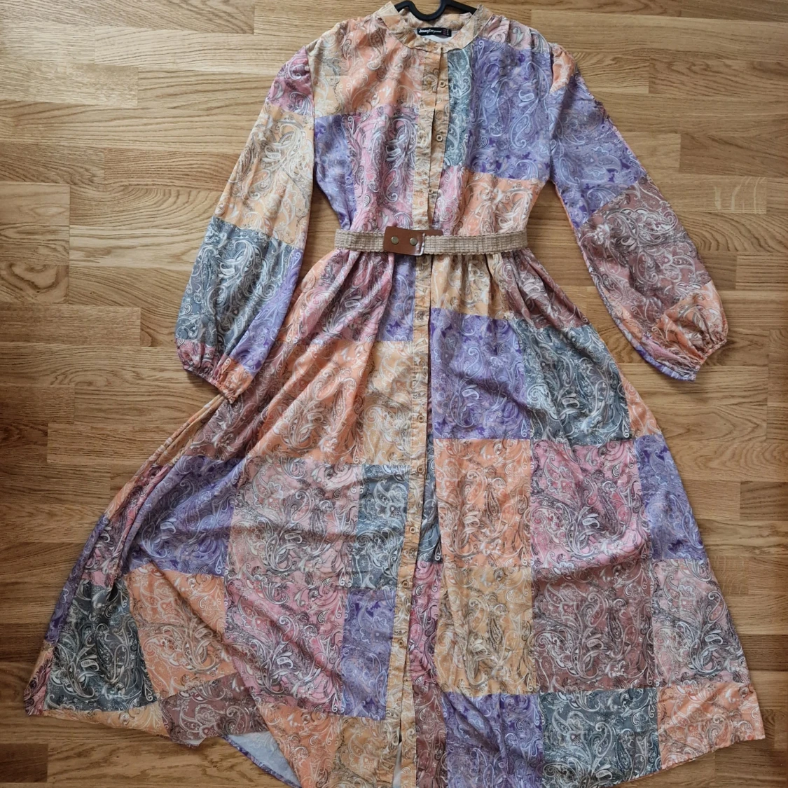 Klänning med bälte, storlek 36