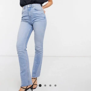 Jeans - Snygga jeans från ASOS i storlek 26 L34.  Köpta för över 400 men säljer för 200. Helt oanvända och slutsålda på hemsidan 💓 