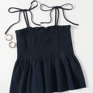 Fin top som aldrig blivit använd  - Top som aldrig kommit till användning tyvärr så den är Helt oanvänd!!. Stl xs/s. 💕. Köpt för ca: 119 säljer för 55. TRYCK Inte På Köp nu tack