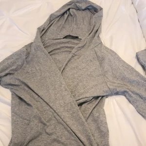 . - Säljer denna vardagskofta från SALT i strl S för 50kr!!