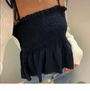 Topp - säljer exakt denna toppen, använder inte längre. Köparen står för frakten💕💖 Nån råkade använda sig av köpfunktionen så nu har jag publicerat denna igen. 