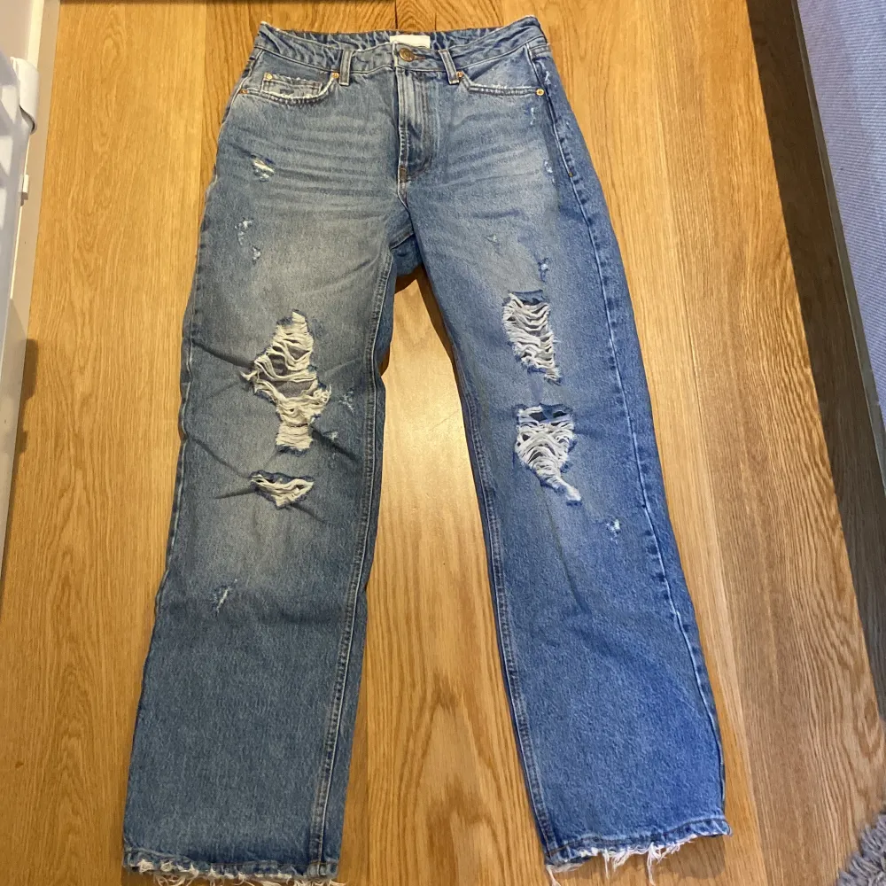 Jeans från River Island  Medelhög midja Storlek 34 Pris 100+85kr frakt. Jeans & Byxor.