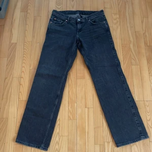 Weekday arrow low jeans - Jätte fina lågmidjade jeans, säljer för 200kr+frakt