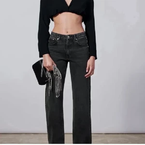 Jeans - Midrise från Zara❤️ knappt använda så så gott som nya ❤️ helt slutsålda! 