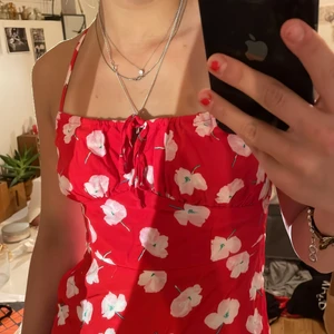 Klänning - En fin kortklänning från pull and bear som kostade runt 300, använd väldigt fåtal gånger, passar perfekt och kan spännas och jätte skönt material. Möts upp och fraktar!