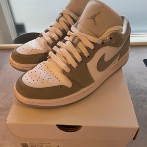 Air jordan 1 low  - Använda fåtal gånger Orginal kartong finns  Pris går att diskutera 