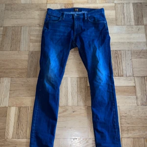 Lee dark dimond slim fit - Knappt använda  Priset går att diskutera 
