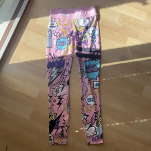 Stronger byxor  - Säljer dessa jätte snygga och roliga träningsbyxor då dem inte kommer till användning längre. Från stronger i modell ice cream. Använda några gånger sparsamt är inte alls slitan💗