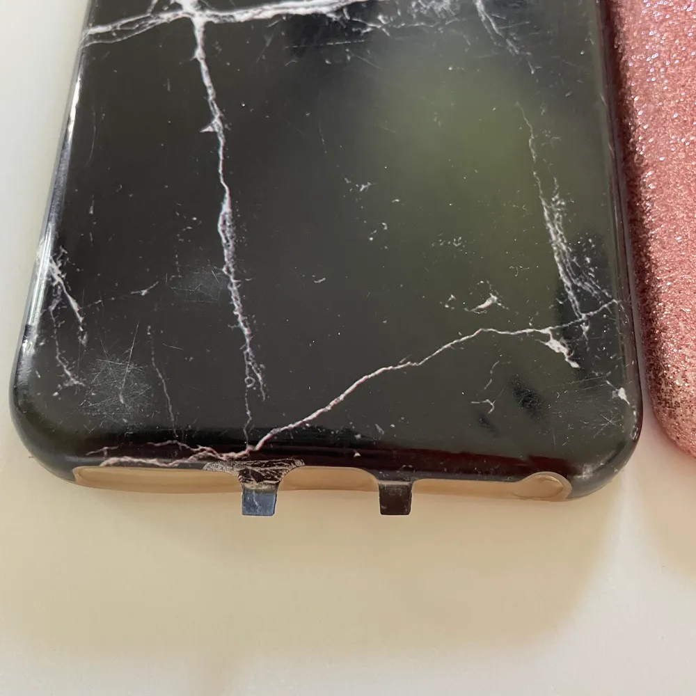 Säljer mina iPhone 8 Plus skal pga att jag har bytt mobil. Den svarta marmor har en liten skada på sig (går säkert att limma). Man får alla 4 stycken om man köper. Kommer tyvärr inte ihåg vart alla är ifrån☺️ Skicka för fler bilder!. Övrigt.