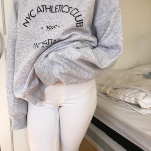 Vita tighta jeans💕 - Jättefina och omfamnar kroppens former perfekt💕