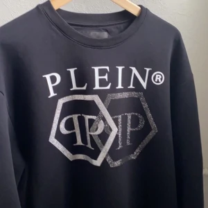 Philip Plein sweatshirt nypris 5700kr - Som ny använd 1gång Prislappen finns kvar