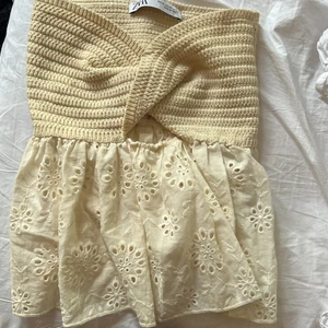 Zara topp - PUBLICERAR IGEN PGA OSERIÖS KÖPARE!!!  fin zara topp knappt använd i stolek Xs säljer pga att den inte kommer till användning❤️💕  Kan sälja billigare vid snabb affär!!