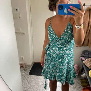 Kläning  - Kläning från ginatricot, använd 2 gånger 💕💕