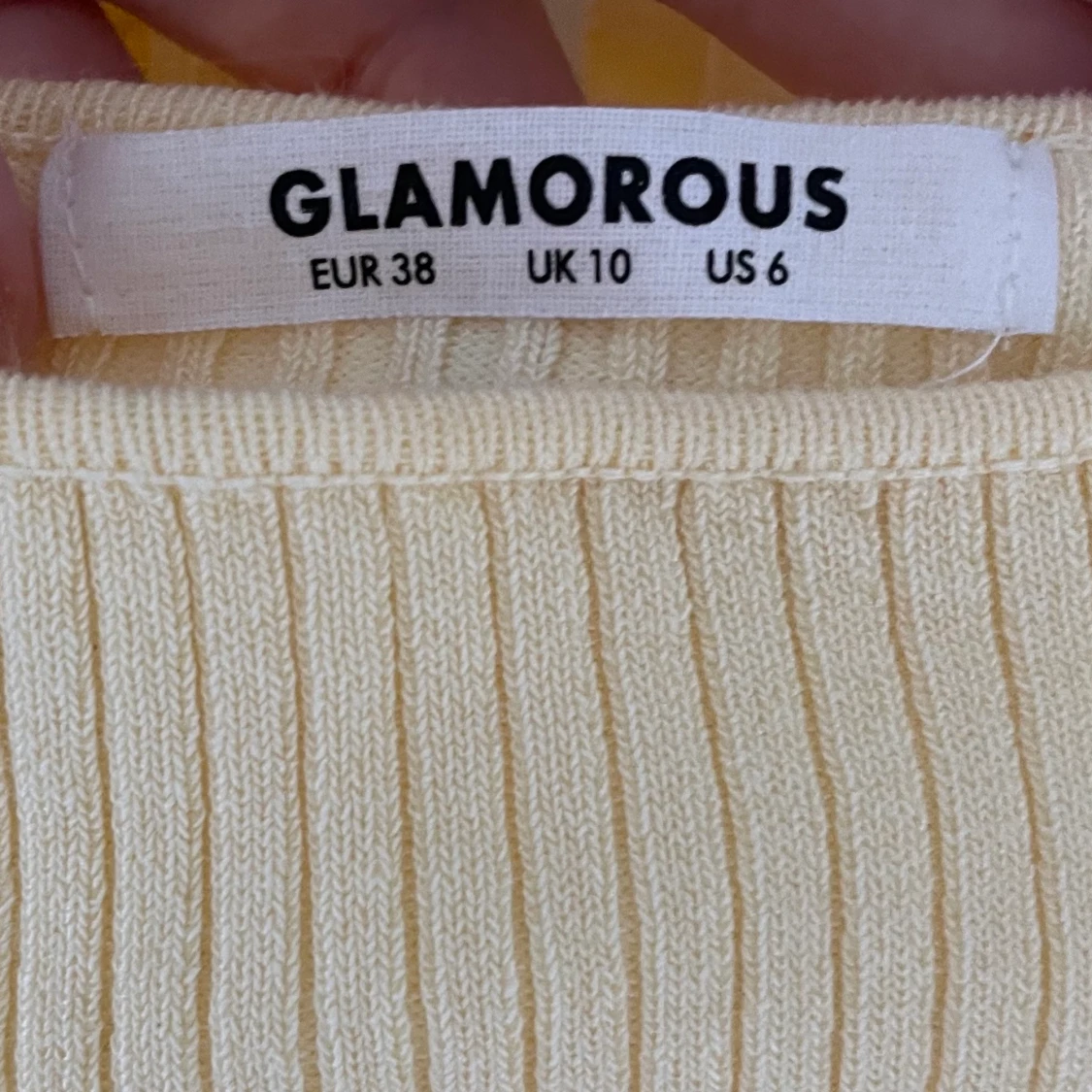 Gul topp med knytning i ryggen - 91