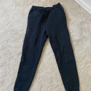 Svarta mjukis - Ett pas svart sail racing mjukis i M.