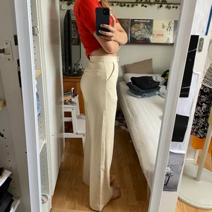 Kostymbyxor  - Beiga kostymbyxor ifrån hm, använda ca 2 gånger🤍